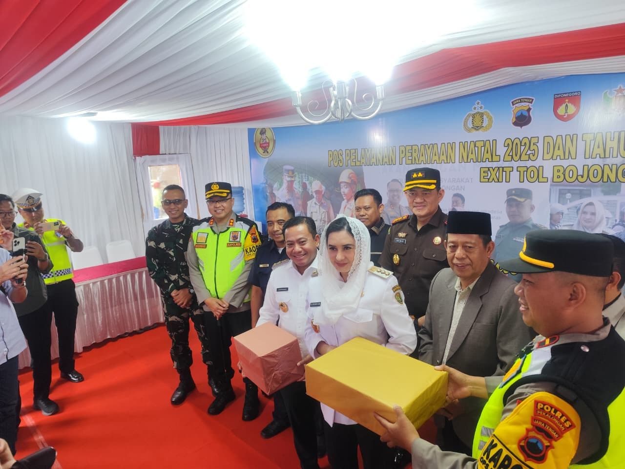Arus Mudik Nataru 2025 di Exit Tol Bojong Pekalongan Landai