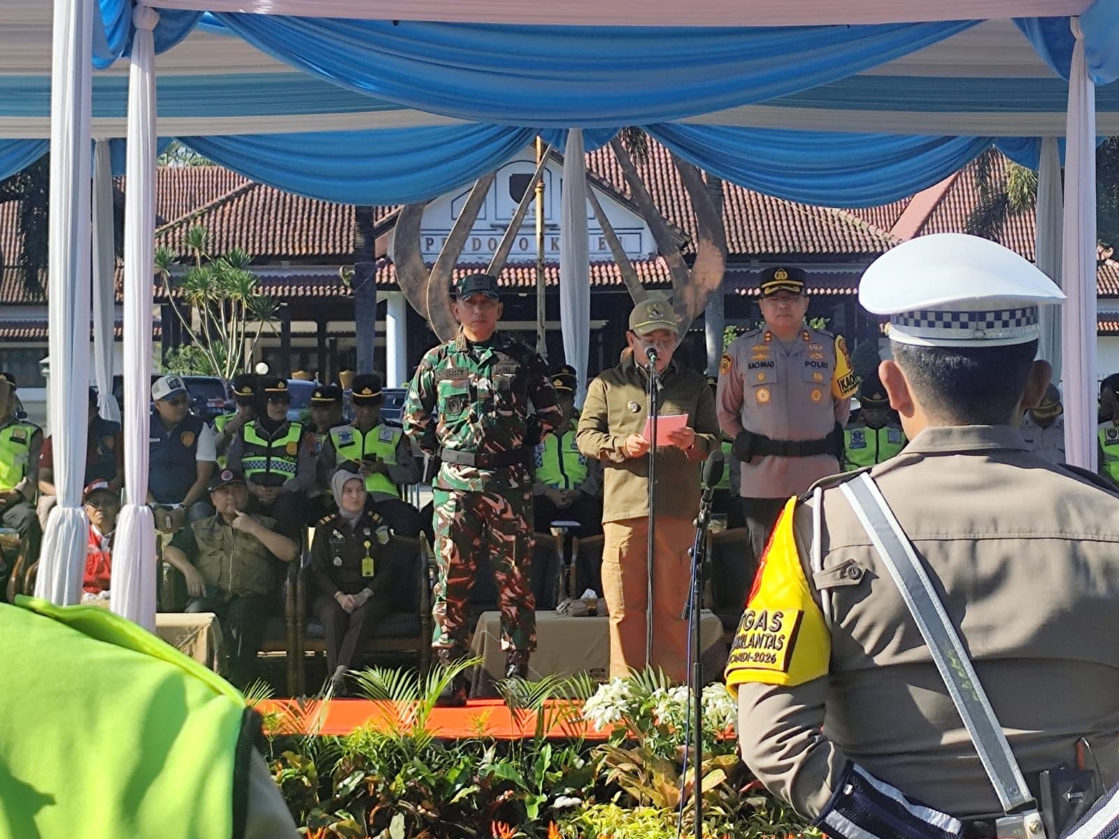 Plt Bupati Pekalongan Pimpinan Apel Gelar Pasukan Operasi Ketupat Candi 2026