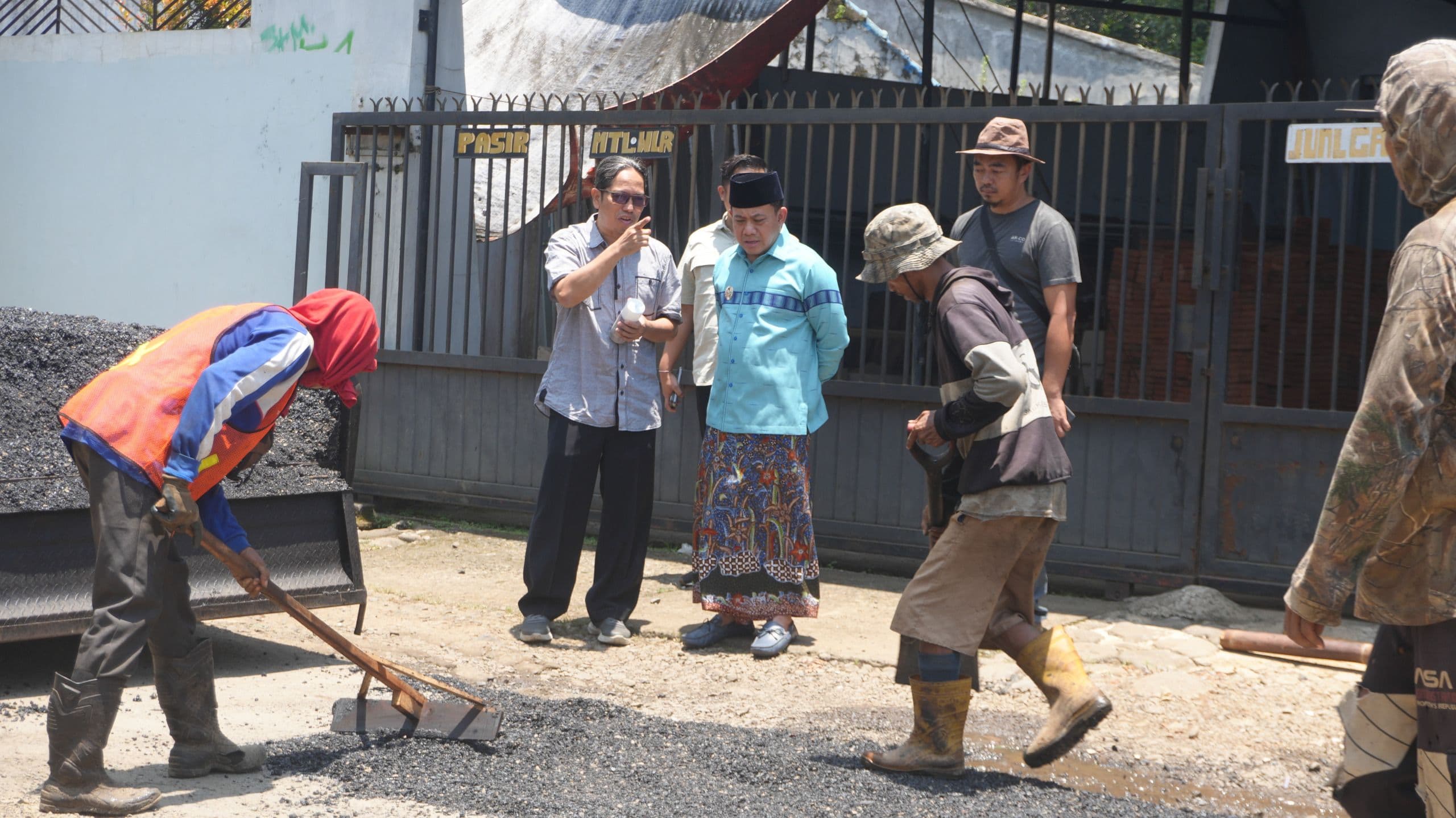 Plt. Bupati Pekalongan Tinjau Perbaikan Jalan Kertoharjo–Karangdadap