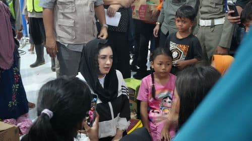 Bupati Pekalongan Pantau Pengungsi Banjir, Pastikan Logistik Aman dan Rumah Pompa Berfungsi