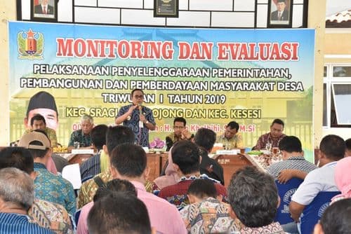 images/2019/berita/04/Bupati_Monev_di_Sragi-1