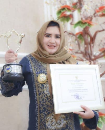 images/2021/berita/10/PEGANG_PIALA_OK