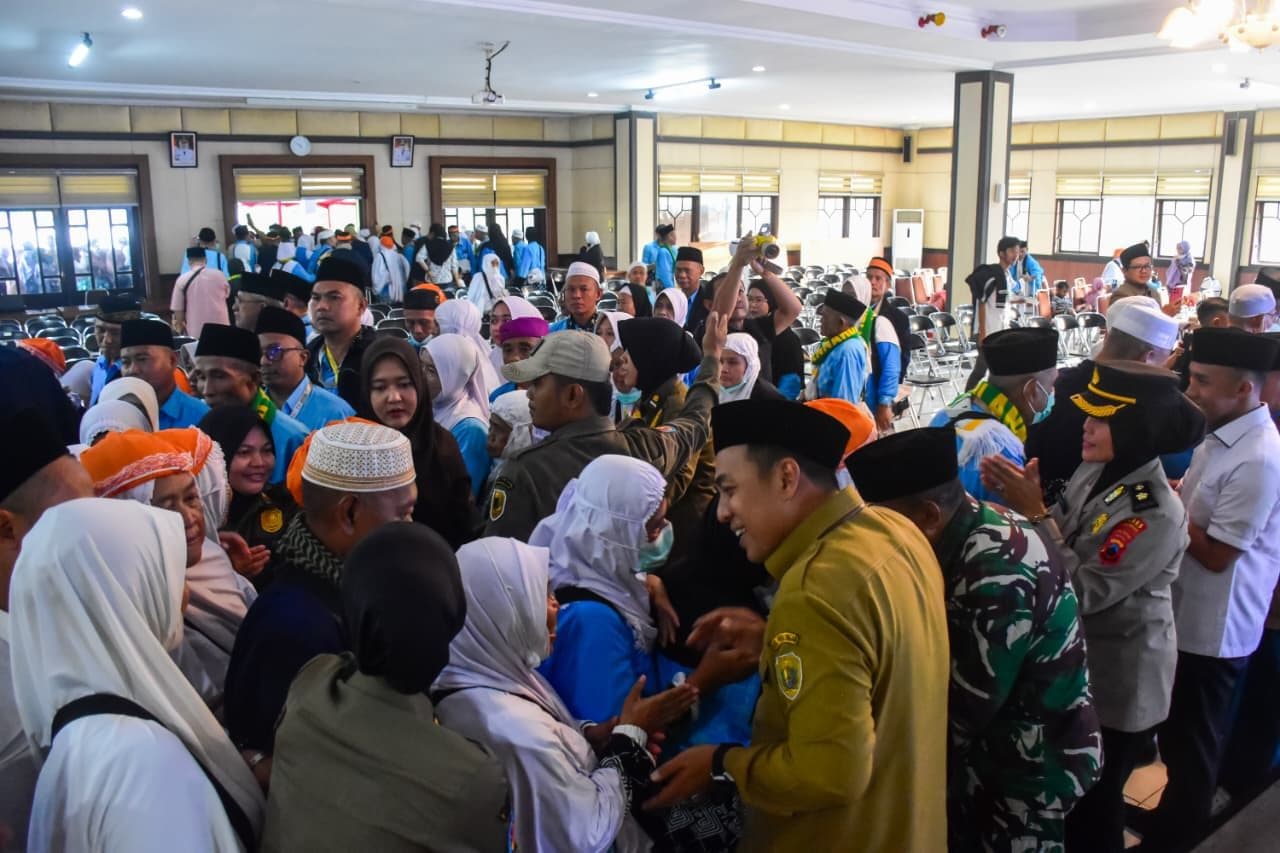 Pemkab Pekalongan Sambut Kepulangan Jamaah Haji Kloter 13, Harap Jadi Teladan di Masyarakat
