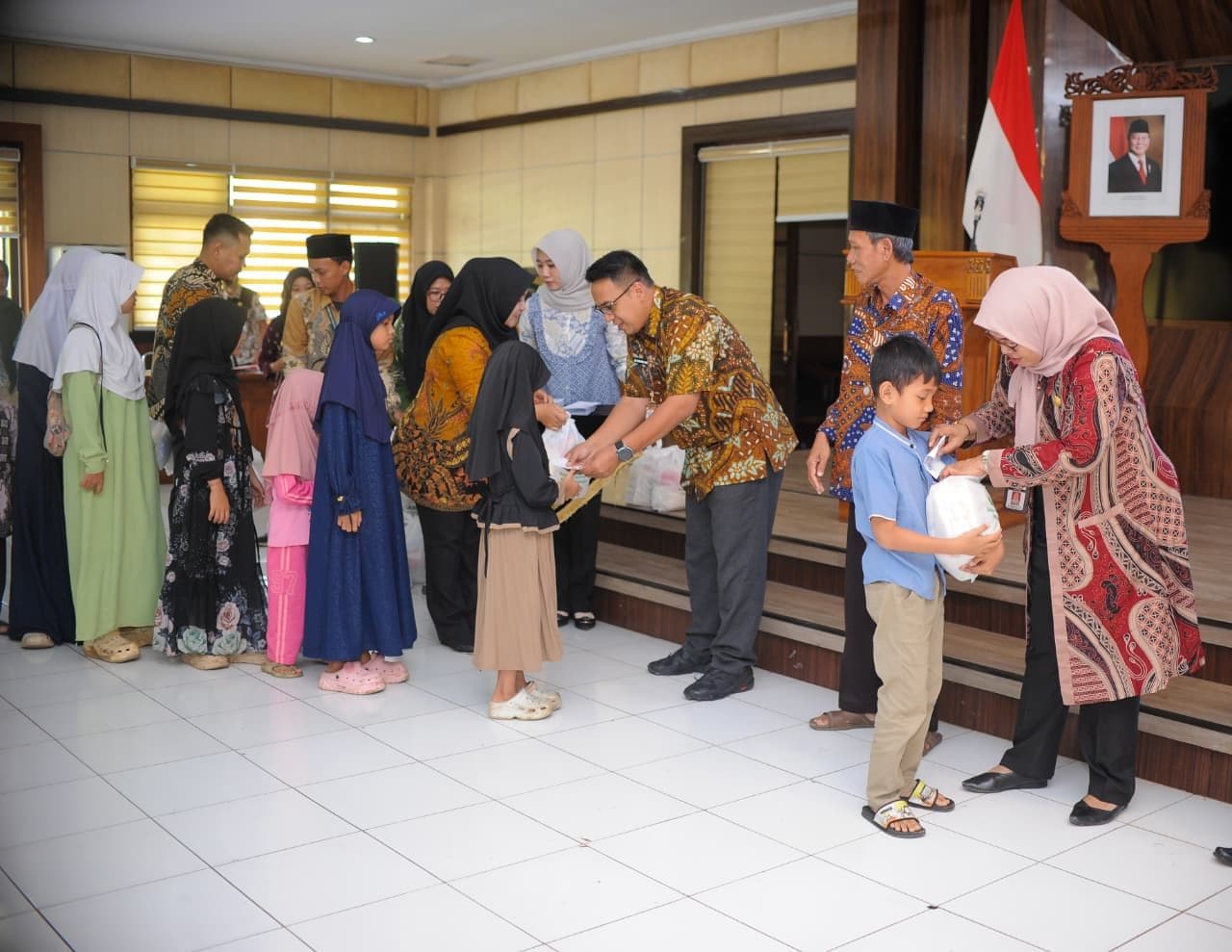 BAZNAS Kabupaten Pekalongan Salurkan Santunan Lebaran Yatim kepada 100 Anak
